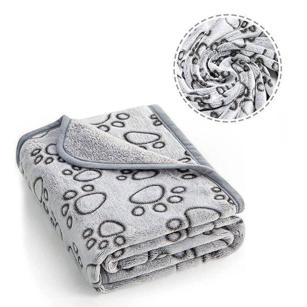 Couverture grise pour chien pliée
