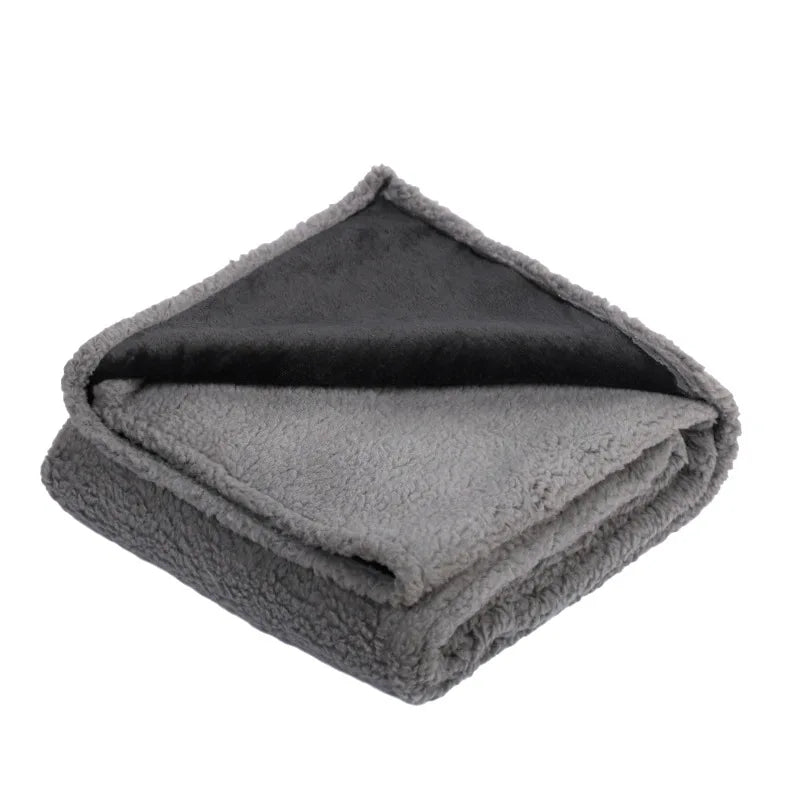Chien âgé au repos sur la couverture imperméable Revixay
