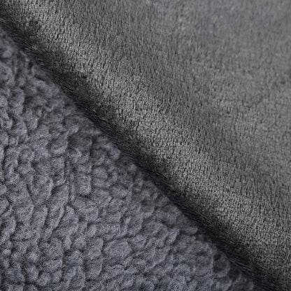 Couverture imperméable pour chien posée sur une banquette de voiture