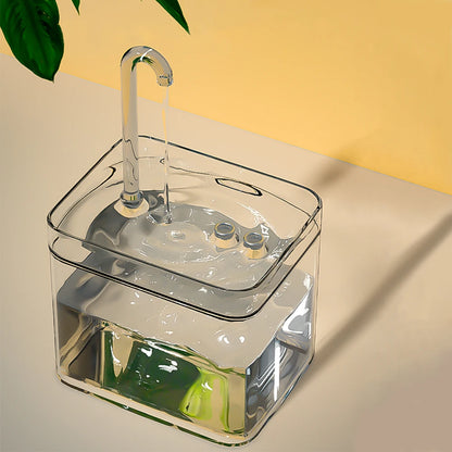 Fontaine à eau 1,5 L pour petit chien en fonctionnement