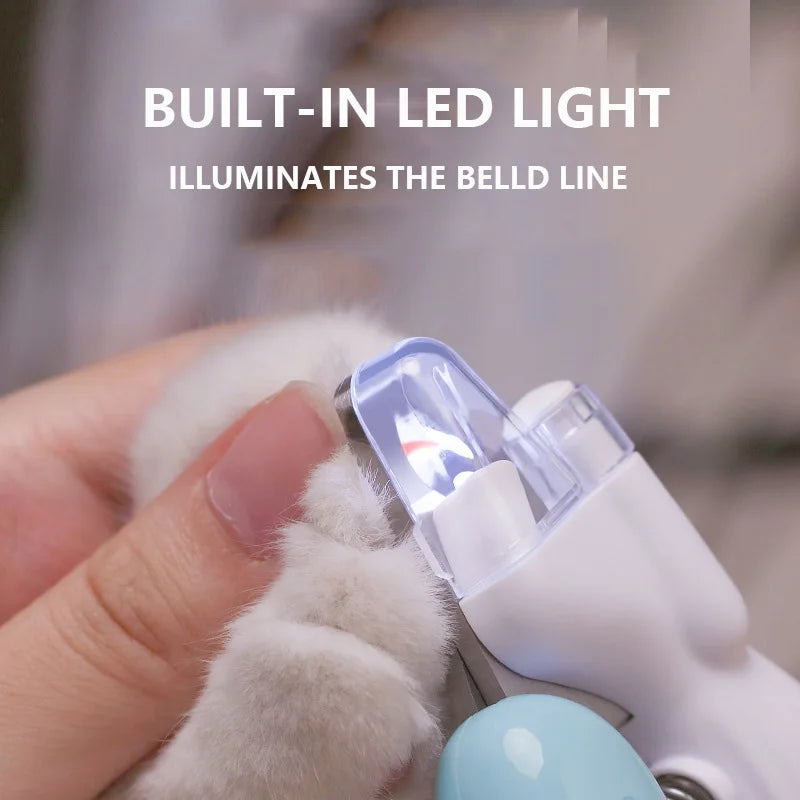 Lampe LED du coupe-griffes éclairant la pulpe de la griffe