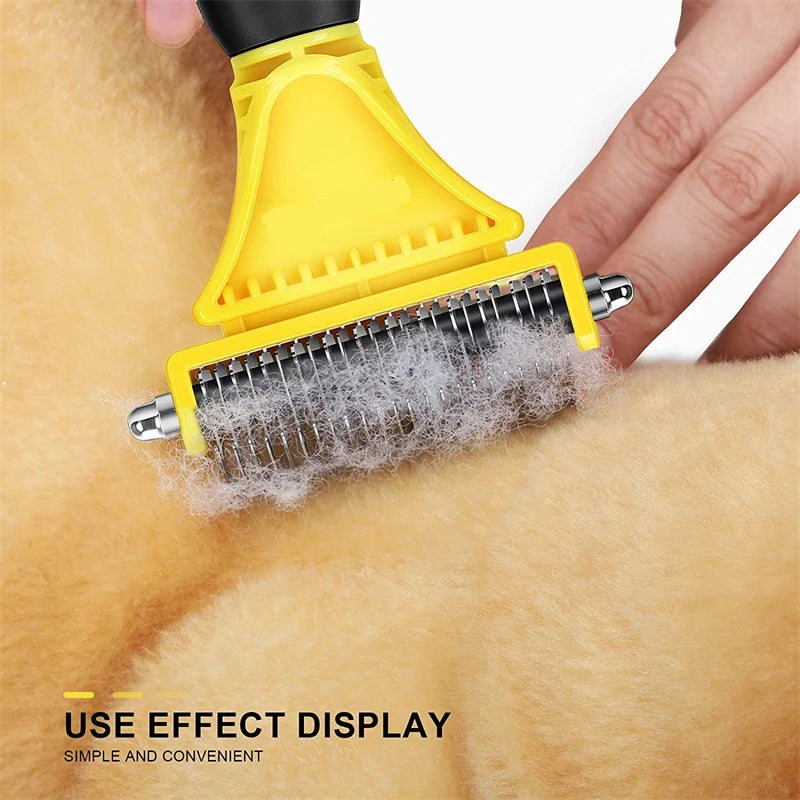 Coloris jaune, vert et violet du râteau démêloir pour chien