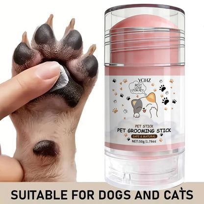 Application de la crème sur le coussinet d'un chien