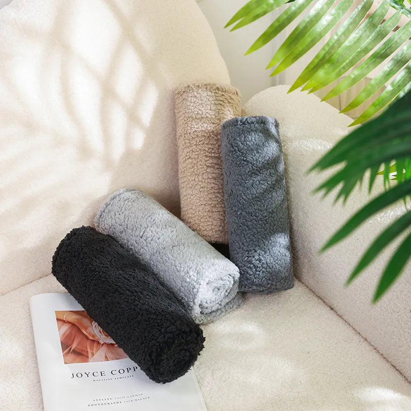 Envers imperméable de la couverture pour chien en flanelle