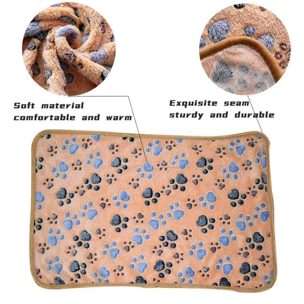 Les cinq coloris de la couverture à motifs pour chien