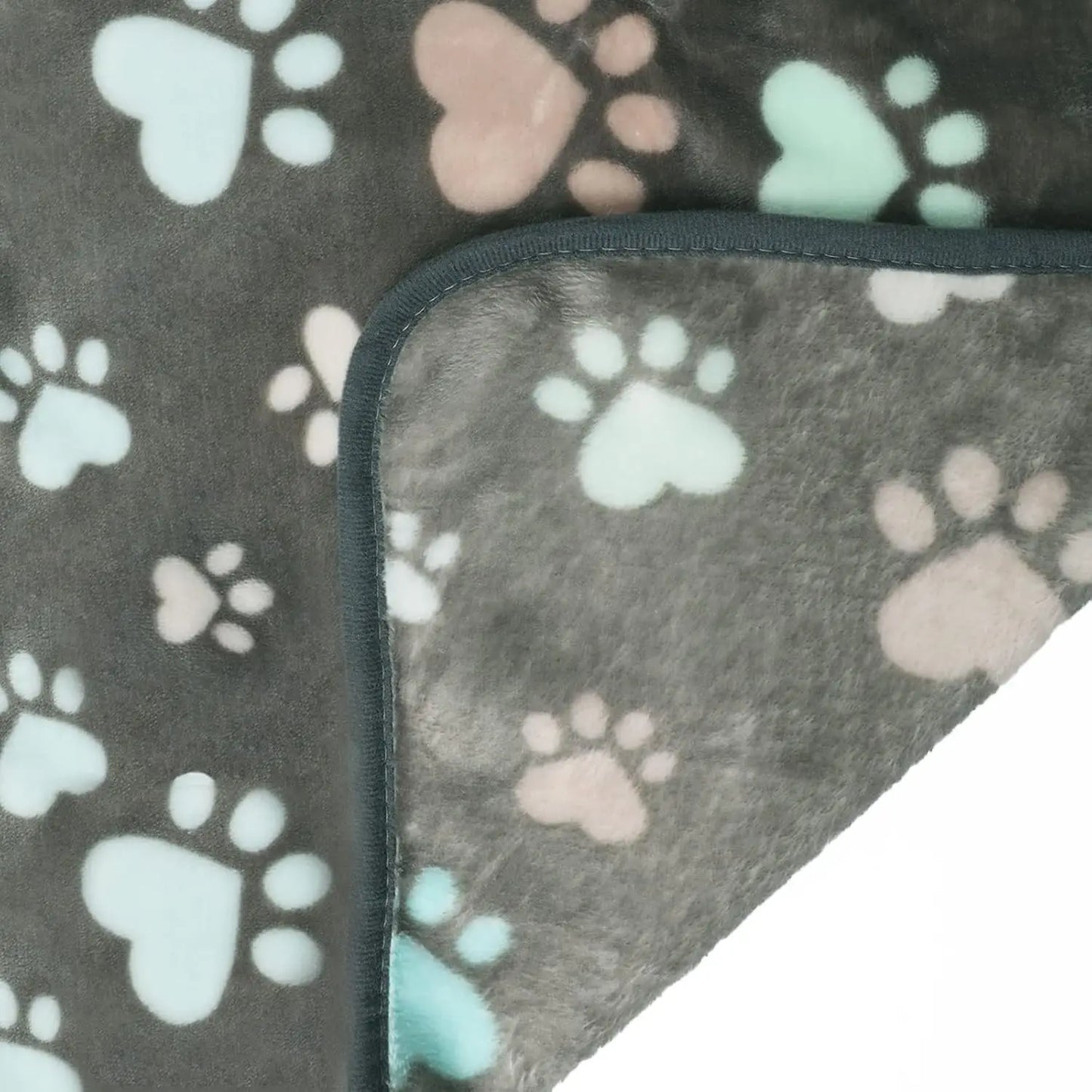 Chien couché sur la couverture épaisse double face noire