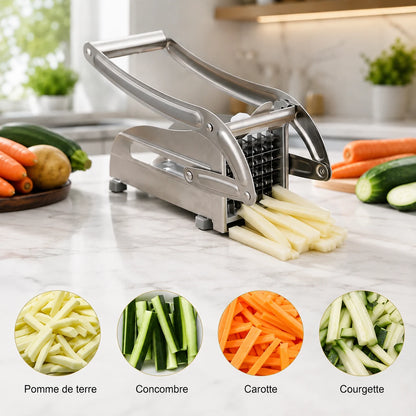 Pommes de terre, concombres, carottes et courgettes coupés en bâtonnets
